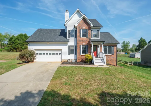 Photo 1 of Single family home for sale at 5406 Winding Oak Dr, Hickory, NC 28602 | MLS# 4360279 | Listing updated on 2026-09-24