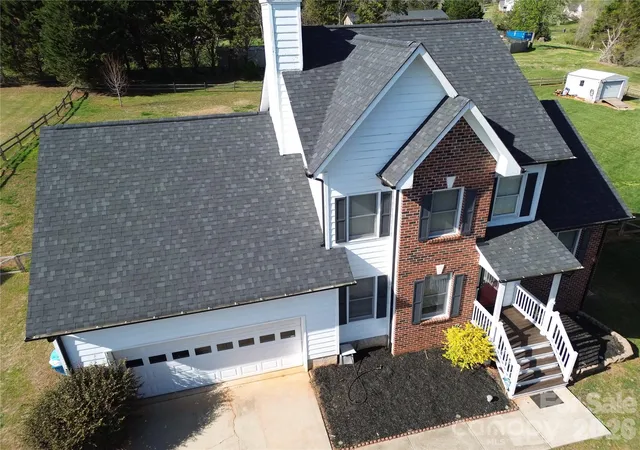 Photo 2 of Single family home for sale at 5406 Winding Oak Dr, Hickory, NC 28602 | MLS# 4360279 | Listing updated on 2026-09-24
