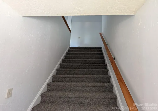 Photo 4 of Single family home for sale at 5406 Winding Oak Dr, Hickory, NC 28602 | MLS# 4360279 | Listing updated on 2026-10-08