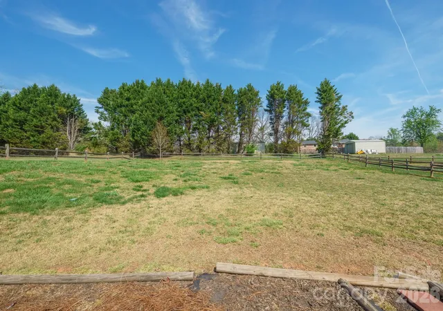 Photo 3 of Single family home for sale at 5406 Winding Oak Dr, Hickory, NC 28602 | MLS# 4360279 | Listing updated on 2026-10-08