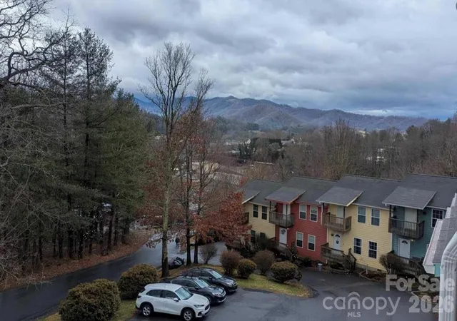 Homes for sale in Burnsville, NC | 145 Lincoln Park Road, Burnsville, NC 28714 | Houzeo