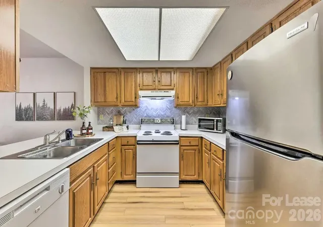 Photo 4 of Townhouse for sale at 106 Sage Ct, Maggie Valley, NC 28751 | MLS# 4360317 | Listing updated on 2026-08-24