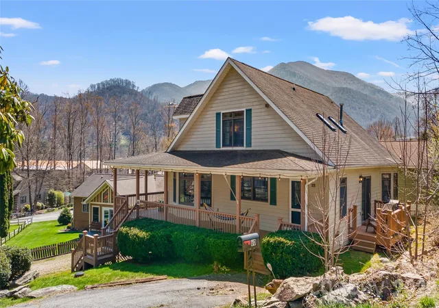 Photo 5 of Single family home for sale at 60 Rolling Ln, Maggie Valley, NC 28751 | MLS# 4360328 | Listing updated on 2026-09-01