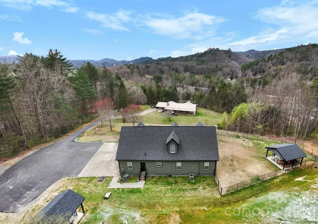 Photo 5 of Single family home for sale at 67 Nimitz Dr, Brevard, NC 28712 | MLS# 4360403 | Listing updated on 2026-08-07