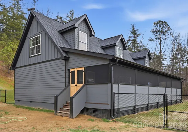 Photo 1 of Single family home for sale at 67 Nimitz Dr, Brevard, NC 28712 | MLS# 4360403 | Listing updated on 2026-08-07