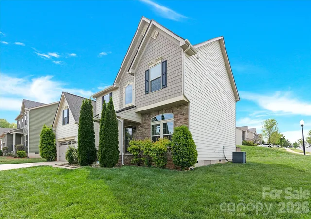 Photo 2 of Single family home for sale at 817 Wingthorn Rose Dr, Gastonia, NC 28056 | MLS# 4360415 | Listing updated on 2026-09-22