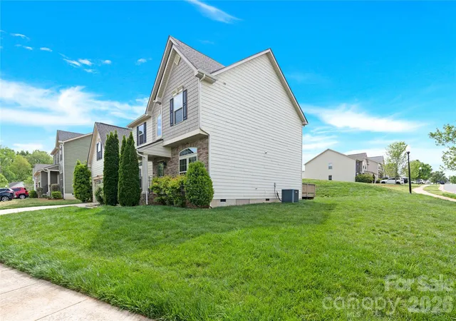 Photo 3 of Single family home for sale at 817 Wingthorn Rose Dr, Gastonia, NC 28056 | MLS# 4360415 | Listing updated on 2026-09-22