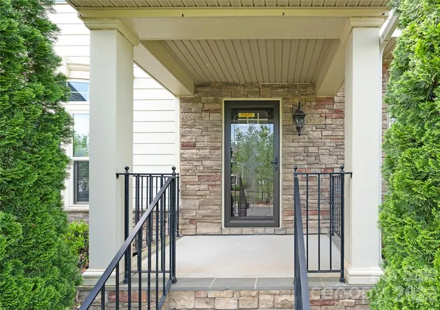 Photo 4 of Single family home for sale at 817 Wingthorn Rose Dr, Gastonia, NC 28056 | MLS# 4360415 | Listing updated on 2026-09-22