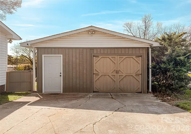 Homes for sale in Albemarle, NC | 2011 Mountain Creek Rd, Albemarle, NC 28001 | MLS# 4360482
