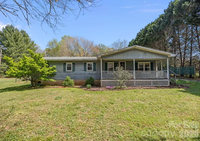 Photo 1 of Single family home for sale at 700 Patterson Farm Rd, Mooresville, NC 28115 | MLS# 4360505 | Listing updated on 2026-09-02