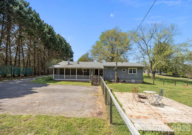 Photo 2 of Single family home for sale at 700 Patterson Farm Rd, Mooresville, NC 28115 | MLS# 4360505 | Listing updated on 2026-09-02