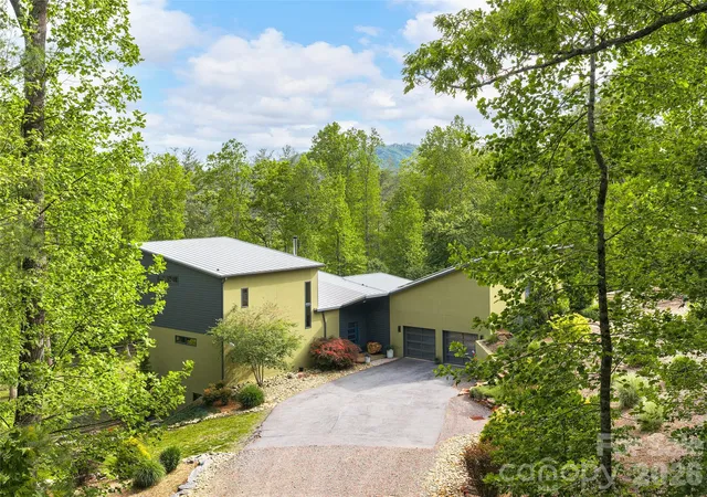 Photo 2 of Single family home for sale at 15 Sourwood Ln, Fletcher, NC 28732 | MLS# 4360555 | Listing updated on 2026-09-28