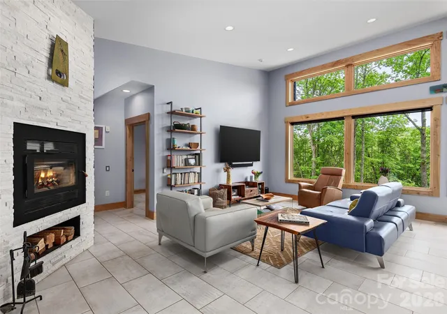 Photo 4 of Single family home for sale at 15 Sourwood Ln, Fletcher, NC 28732 | MLS# 4360555 | Listing updated on 2026-09-28
