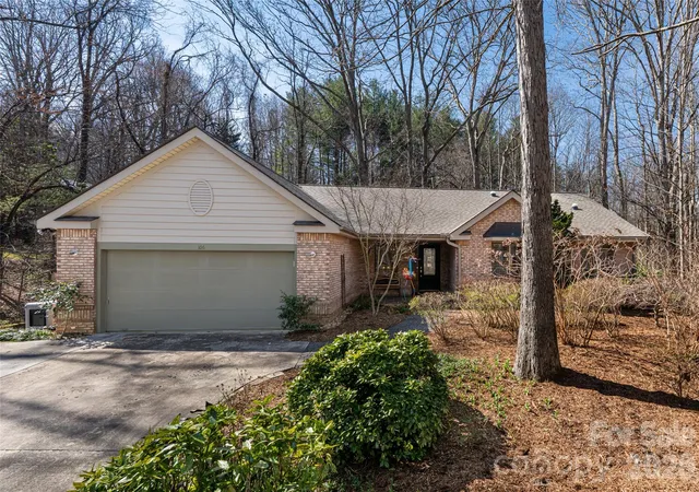 5th image of 106 Oak Hollow Ct, Asheville, NC 28805 | MLS# 4360628