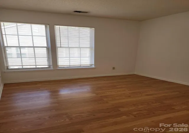 Listing Photo 2 - Condo for sale in building located at 9607-g Vinca Cir, Charlotte, NC 28213 - Unit #