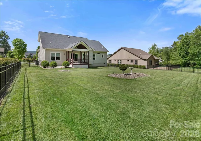 2nd image of 806 Blacksmith Run Dr, Hendersonville, NC 28792 | MLS# 4360662