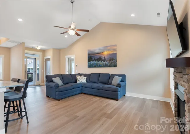 5th image of 806 Blacksmith Run Dr, Hendersonville, NC 28792 | MLS# 4360662