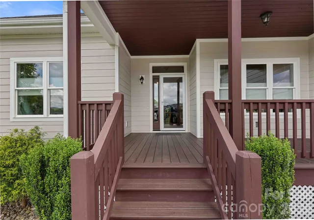 3rd image of 806 Blacksmith Run Dr, Hendersonville, NC 28792 | MLS# 4360662