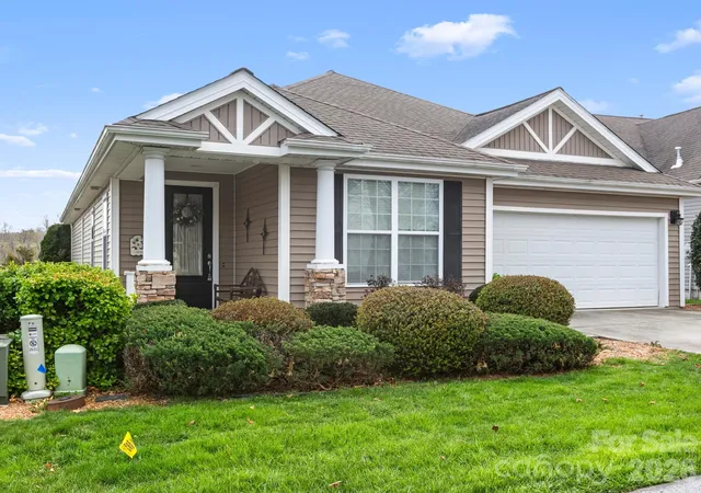 Homes for sale in Flat Rock, NC | 7 Eagle Creek Trl S, Flat Rock, NC 28731 | MLS# 4360672