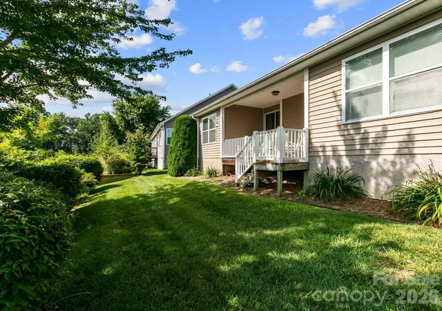 Photo 2 of Single family home for sale at 7 Eagle Crk Trl S, Flat Rock, NC 28731 | MLS# 4360672 | Listing updated on 2026-10-28