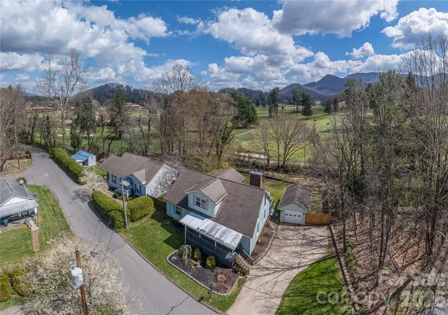 Photo 3 of Single family home for sale at 209 Browning Rd, Waynesville, NC 28786 | MLS# 4360694 | Listing updated on 2026-09-17