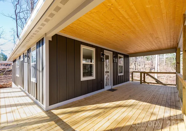 4th image of 137 E Arbutus Trl, Hendersonville, NC 28792 | MLS# 4360777