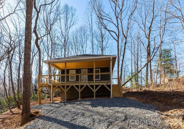 5th image of 137 E Arbutus Trl, Hendersonville, NC 28792 | MLS# 4360777