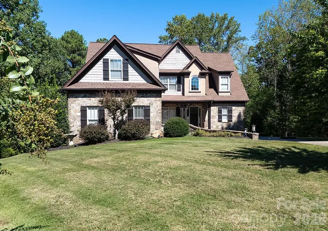 Photo 1 of Single family home for sale at 394 Stone Cliff Ln, Clover, SC 29710 | MLS# 4360878 | Listing updated on 2026-10-01
