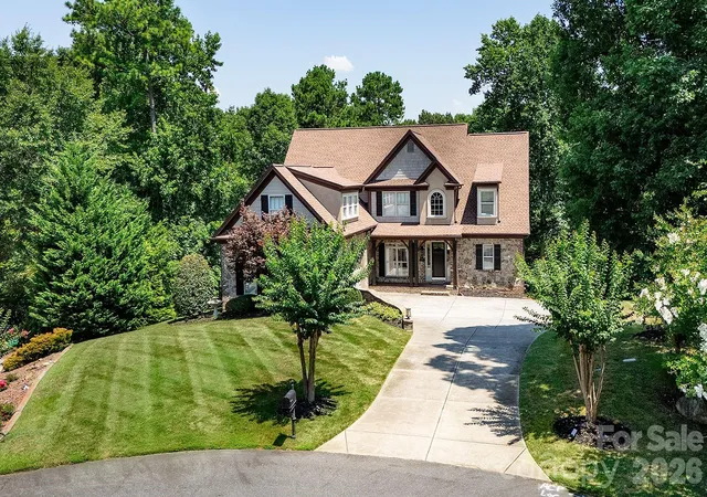 Homes for sale in Lake Wylie, SC | 394 Stone Cliff Ln, Lake Wylie, SC 29710 | MLS# 4360878