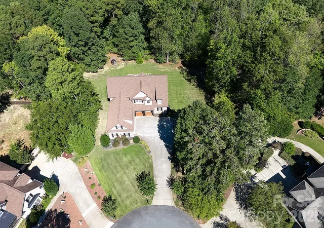 Photo 4 of Single family home for sale at 394 Stone Cliff Ln, Clover, SC 29710 | MLS# 4360878 | Listing updated on 2026-10-01