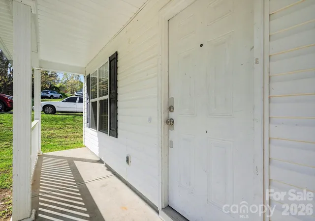 Photo 3 of Single family home for sale at 911 Valley Ridge Rd, Charlotte, NC 28214 | MLS# 4360939 | Listing updated on 2026-09-14