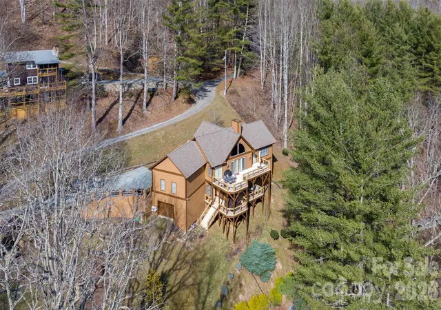 Photo 3 of Single family home for sale at 446 Windridge Dr, Sugar Grove, NC 28679 | MLS# 4360975 | Listing updated on 2026-07-21