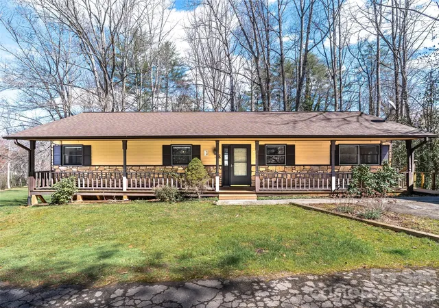 Homes for sale in Etowah, NC | 86 View De Lake Dr, Etowah, NC 28729 | MLS# 4361060
