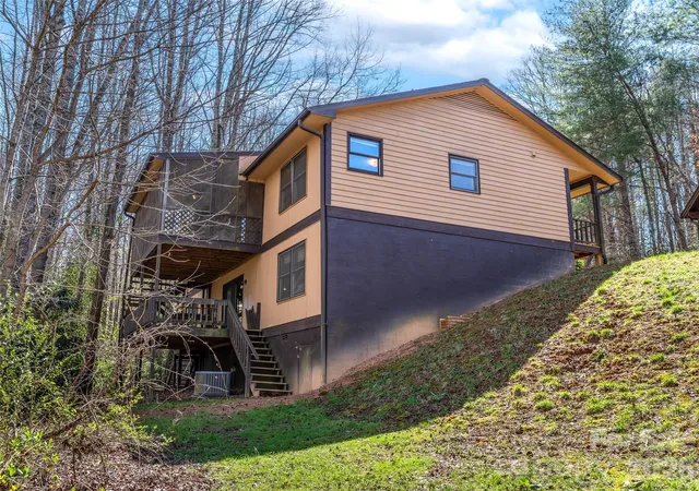 Homes for sale in Etowah, NC | 86 View De Lake Dr, Etowah, NC 28729 | MLS# 4361060