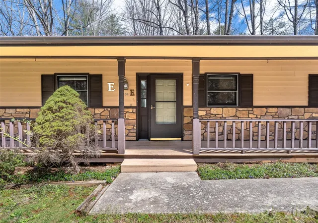 Homes for sale in Etowah, NC | 86 View De Lake Dr, Etowah, NC 28729 | MLS# 4361060