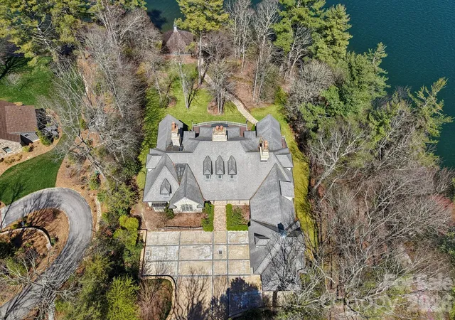 Homes for sale in Lake Toxaway, NC | 138 Indian Tr, Lake Toxaway, NC 28747 | MLS# 4361067