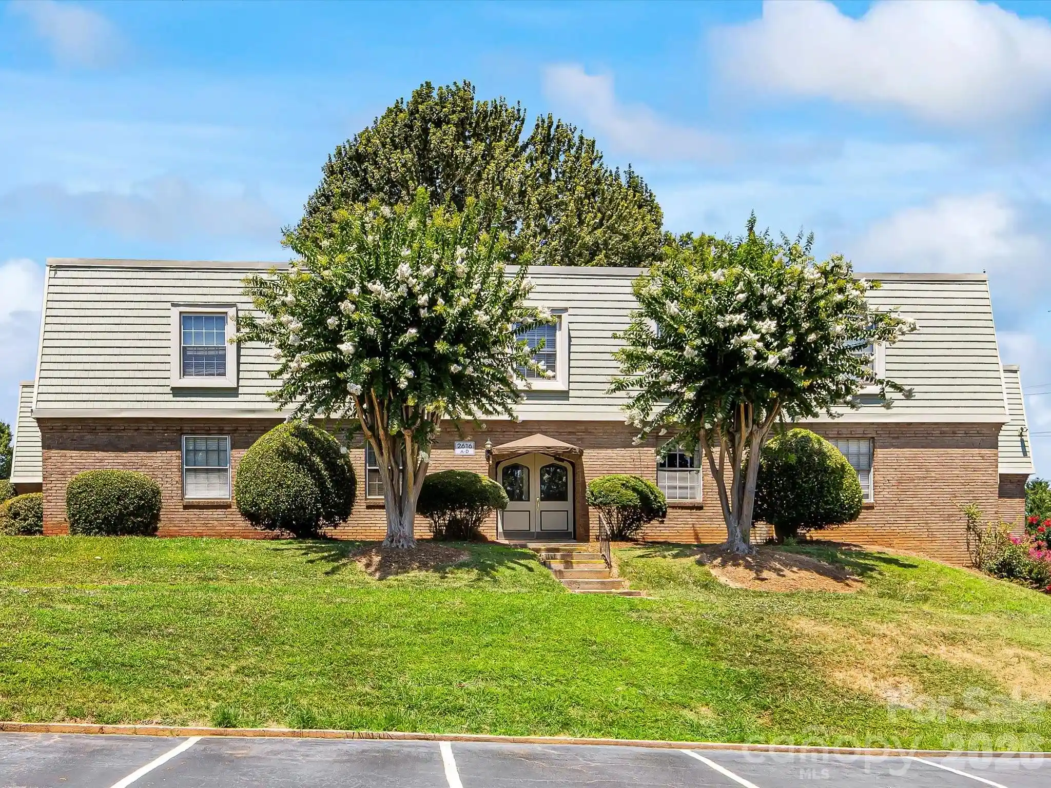 Listing Photo 1 - Condo for sale in 2616 Park Rd located at 2616 Park Rd, Charlotte, NC 28209 - Unit 2616 Park Rd