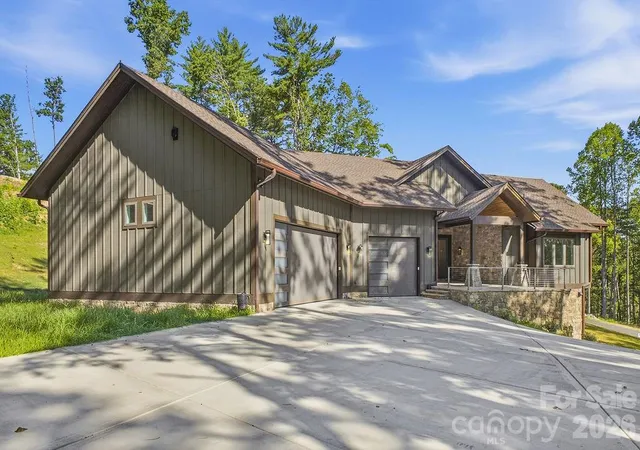 Photo 3 of Mansion for sale at 246 Northview Dr, Hendersonville, NC 28791 | MLS# 4361098 | Listing updated on 2026-07-11