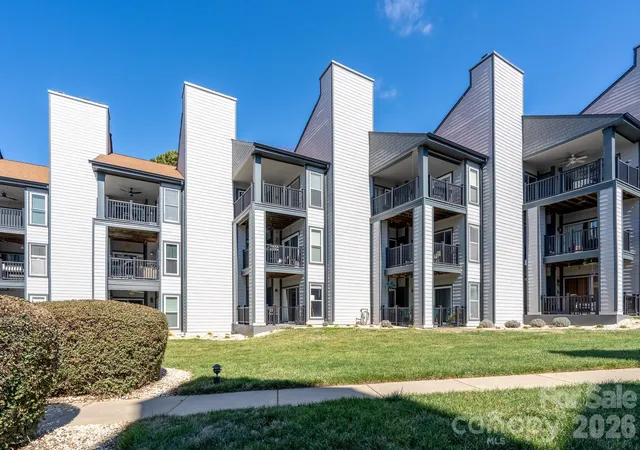 3rd image of 18851 Vineyard Pt Ln, Cornelius, NC 28031