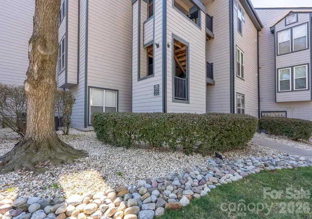 4th image of 18851 Vineyard Pt Ln, Cornelius, NC 28031