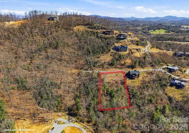 2nd image of 367 Curtain Blf, Hendersonville, NC 28791 | MLS# 4361224