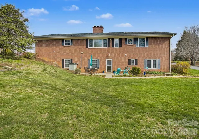 Photo 2 of Single family home for sale at 24 Church St, Weaverville, NC 28787 | MLS# 4361388 | Listing updated on 2026-09-15