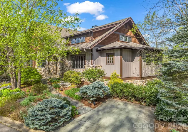 2nd image of 29 Crockett Ridge Rd, Black Mountain, NC 28711 | MLS# 4361501
