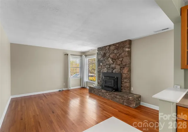 Photo 4 of Single family home for sale at 10 Woodmont Dr, Asheville, NC 28806 | MLS# 4361512 | Listing updated on 2026-08-31