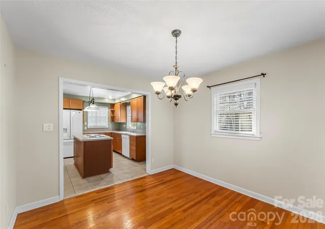 Photo 3 of Single family home for sale at 10 Woodmont Dr, Asheville, NC 28806 | MLS# 4361512 | Listing updated on 2026-08-31