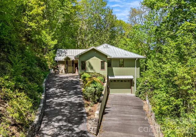 Photo 2 of Single family home for sale at 1760 Winding Crk Dr, Waynesville, NC 28786 | MLS# 4361530 | Listing updated on 2026-09-16