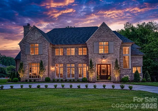 Photo 2 of Mansion for sale at 3701 Pelham Ln, Charlotte, NC 28211 | MLS# 4361615 | Listing updated on 2026-08-26