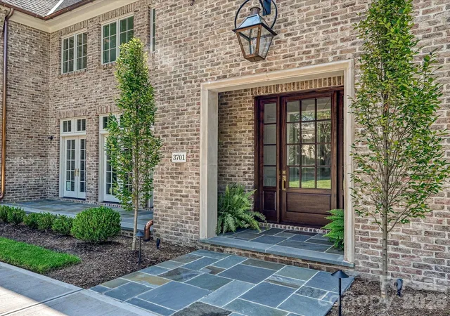 Photo 2 of Single family home for sale at 3701 Pelham Ln, Charlotte, NC 28211 | MLS# 4361615 | Listing updated on 2026-08-26