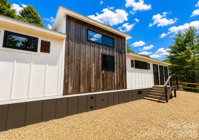 2nd image of 122 Mountain Breeze Rdg, Franklin, NC 28734 | MLS# 4361680