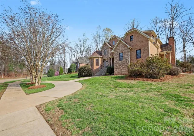 Photo 3 of Single family home for sale at 402 Rugby Rd, Salisbury, NC 28144 | MLS# 4361717 | Listing updated on 2026-09-20
